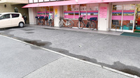 ミヤケ薬局の駐車場