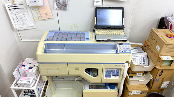 ヤクエイ中山手薬局の調剤器具