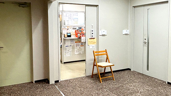 ヤクエイ調剤薬局の入口