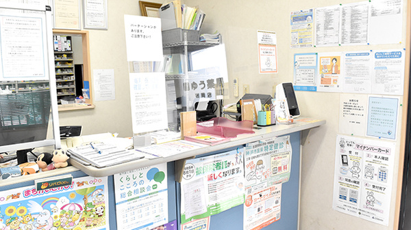ゆう薬局岩岡店の受付/カウンター