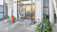 岩屋調剤薬局の入口
