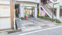 岩屋調剤薬局の駐車場