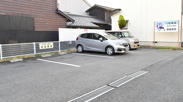 宮脇薬局の駐車場