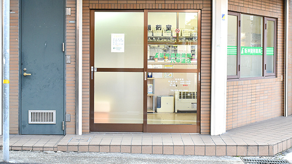 阪神調剤薬局　六甲道店の入口