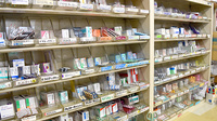 サカエファーマシー日限山店の薬棚