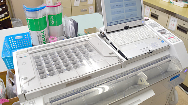 サカエファーマシー日限山店の調剤器具