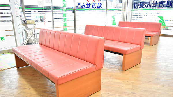 阪神調剤薬局　昆陽店の待合スペース