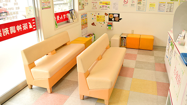 阪神調剤薬局　宝塚山本店の待合スペース