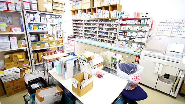 新世薬局 宇原店の調剤室