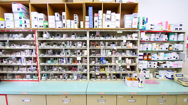 新世薬局 宇原店の薬棚
