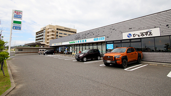 新世薬局　夢舞台店の駐車場
