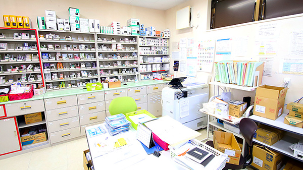 新世薬局 志筑連上店の調剤室