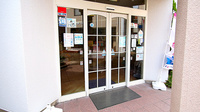 新世薬局 新島店の入口