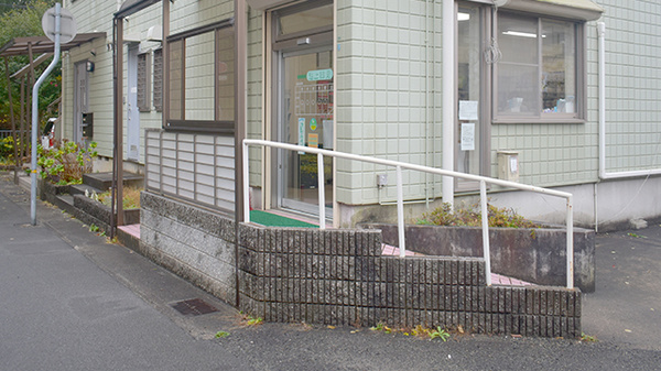 池上薬局の入口