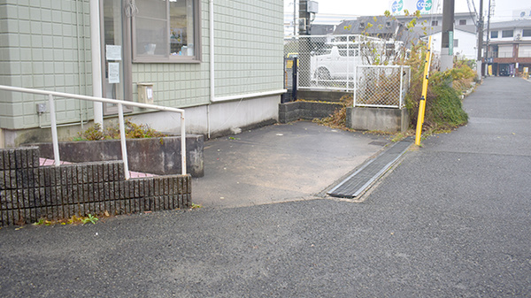 池上薬局の駐車場