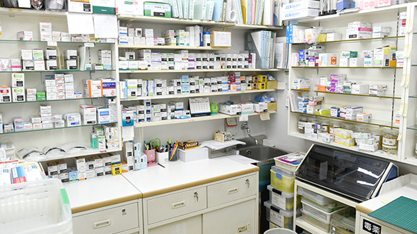 薬膳薬局逆瀬川店の調剤室