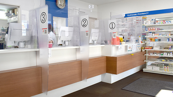 月寒調剤薬局の受付/カウンター