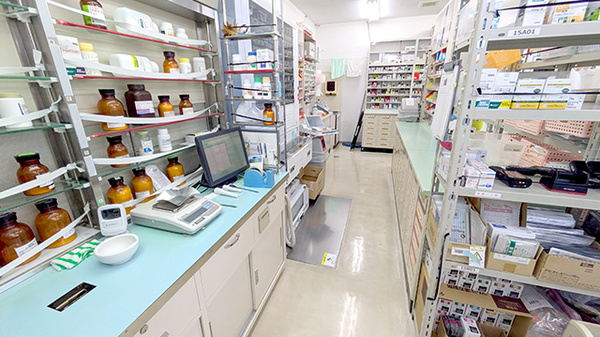 アイン薬局新ひだか店の調剤室