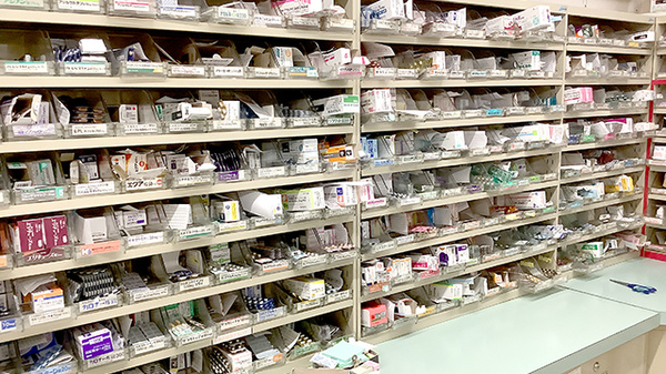 イチフジ薬局・北郷店の薬棚