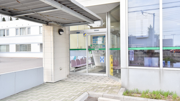 ウェルネス薬局神山店の入口
