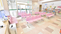 ウェルネス薬局神山店の待合スペース