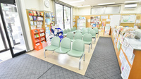 ウェルネス薬局湯の川店の待合スペース