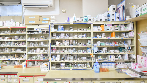 ウェルネス薬局湯の川店の薬棚