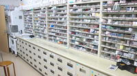 かわかみ調剤薬局の薬棚