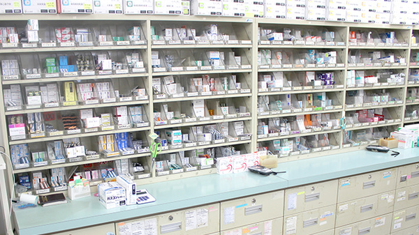 みらくる薬局　北斗病院前店の薬棚