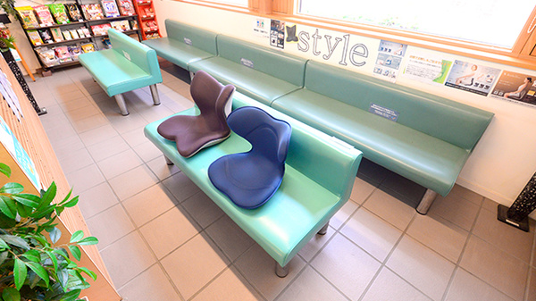 だいまる薬局新川店の待合スペース