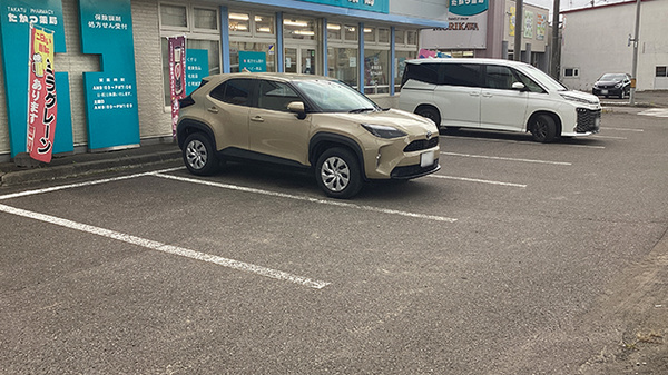 たかつ薬局の駐車場