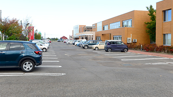 クオール薬局長沼店の駐車場