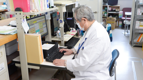 タニはまなす調剤薬局の作業風景