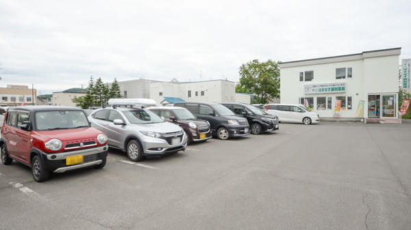タニはまなす調剤薬局の駐車場