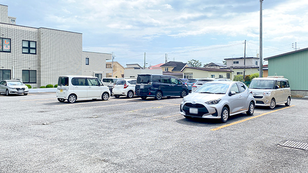 川沿調剤薬局の駐車場