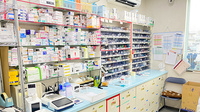 泉町調剤薬局の薬棚