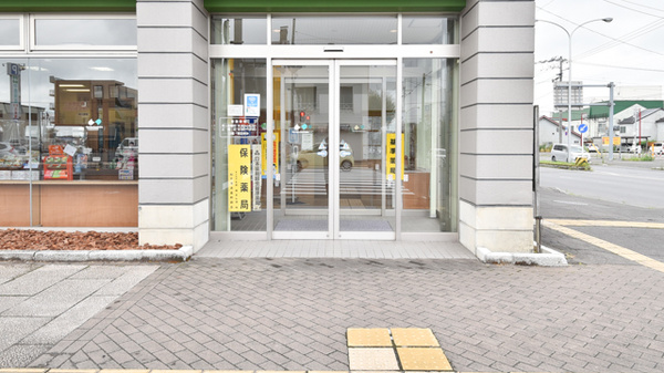 ノルデン薬局旭川４条店の入口
