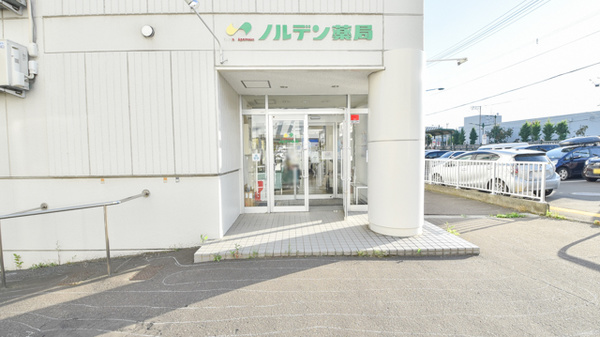 ノルデン薬局五輪橋店の入口