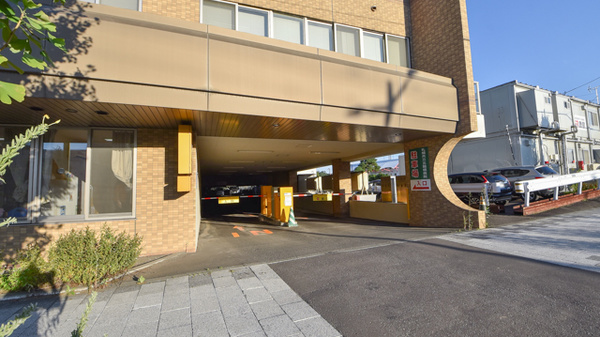 ノルデン薬局五輪橋店の駐車場