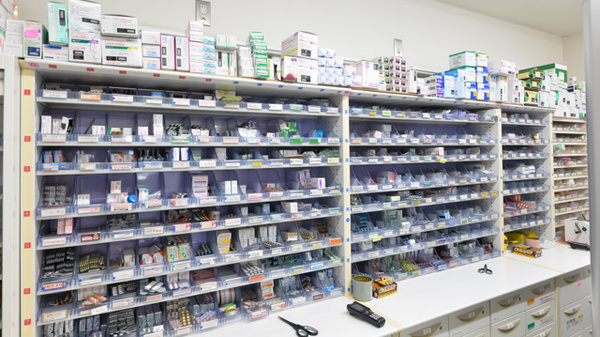 ノルデン薬局新琴似店の薬棚