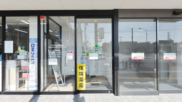 ノルデン薬局新川店の入口