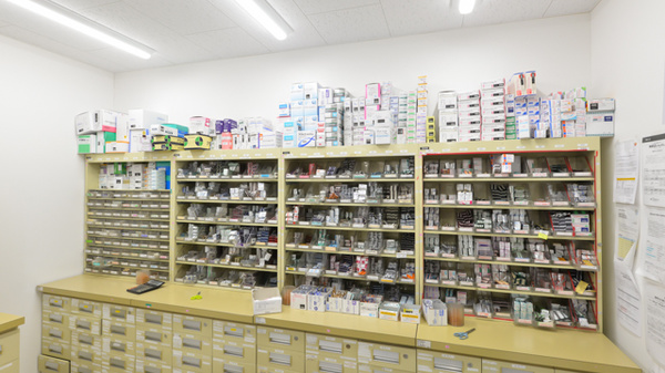 ノルデン薬局新川店の薬棚