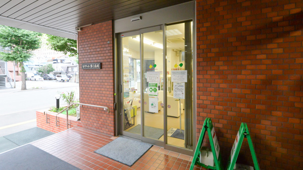 ノルデン薬局南３条店の入口