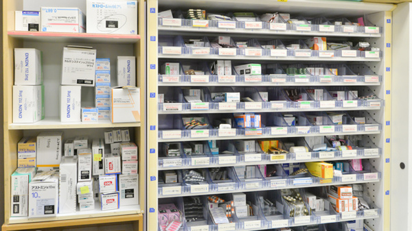 ノルデン薬局南３条店の薬棚
