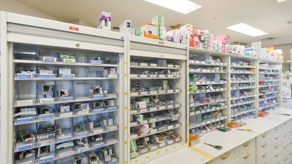 ノルデン薬局発寒店の薬棚