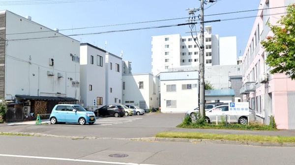 ノルデン薬局北６条店の駐車場