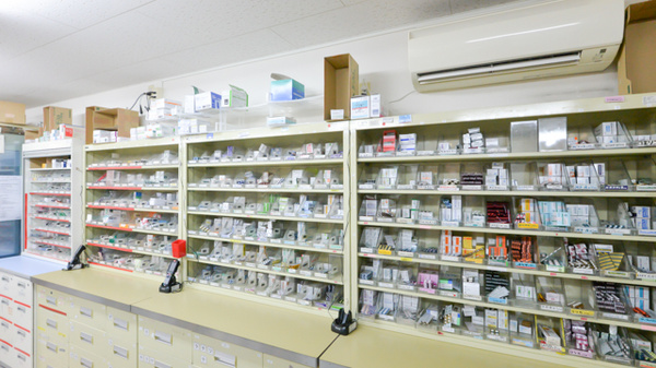 ノルデン薬局北千歳店の薬棚