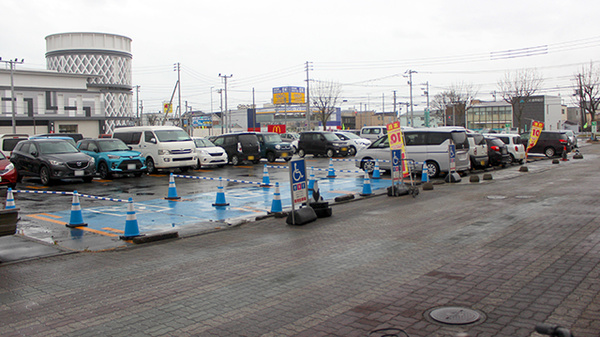 ヤマザキ薬局の駐車場