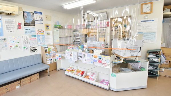 新冠薬局の受付/カウンター