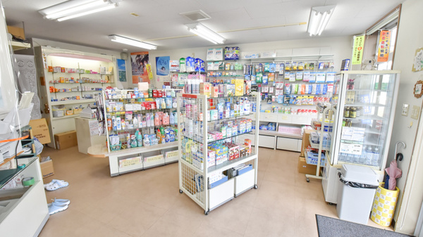新冠薬局の内観